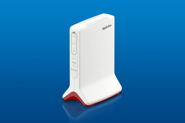 FRITZ!Box 6825 4G: il router LTE compatto per casa e mobilità